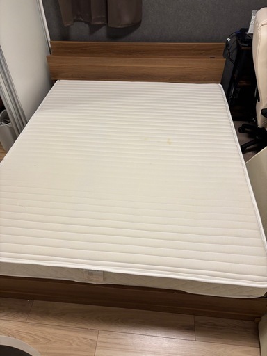クイーンサイズ　ベッド　フレーム＆マットレスセット