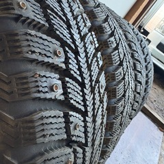 スパイク❗️205/55/16冬ノキアンの画像