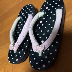 京都瑠璃雛　　水玉の下駄　21cm程度の画像