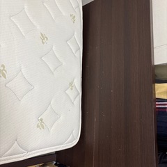 シングルベッドフレーム　　マットレスありの画像