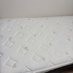 シングルベッドフレーム　　マットレスありの画像