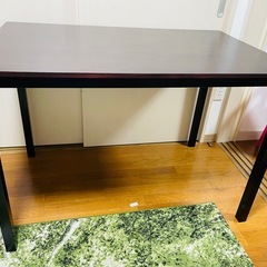 ダイニングテーブルの画像