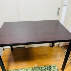 ダイニングテーブルの画像