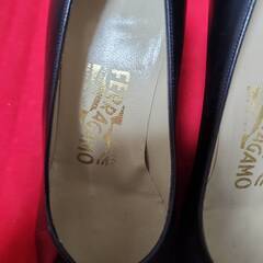 フェラガモのパンプス　ブラックの画像