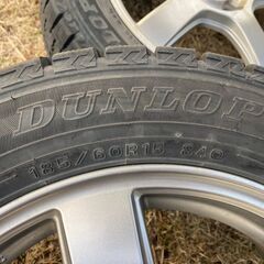 スタッドレス コンパクトカー なんでも使えます‼️ 185/60R15 東北東北6県無料配送対応‼️爆安‼️最終値下げ‼️③超超超バリ溝❗ 国産 ダンロップ製‼️ アルミ付き 国産 タイヤ !!　スタッドレス の画像