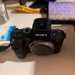 ほぼ新品 Sony A7R II 高画素フルサイズカメラ – 美品の画像