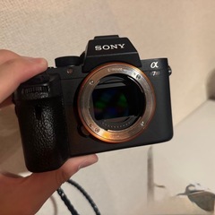 ほぼ新品 Sony A7R II 高画素フルサイズカメラ – 美品の画像
