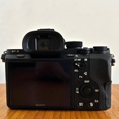 ほぼ新品 Sony A7R II 高画素フルサイズカメラ – 美品の画像