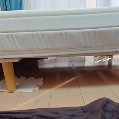 マットレス　ベットフレームの画像