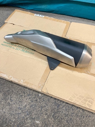 これはCBR400R（NC56）の純正サイレンサー