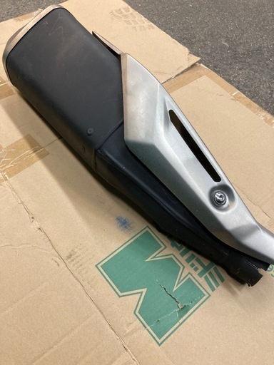 これはCBR400R（NC56）の純正サイレンサー