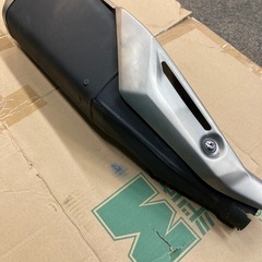 これはCBR400R（NC56）の純正サイレンサーの画像