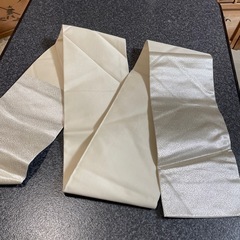 美品 正絹 名古屋帯 銀彩あられにリボン柄の画像