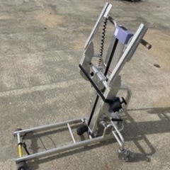 車椅子用電動リフターの画像