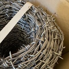 100M巻き　鬼針金　有刺鉄線　＃14×100Mの画像