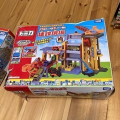トミカ3点セット　やまのぼりドライブ・パワークレーン 建設現場・ダブルアクショントミカビル　その他トミカ多数の画像
