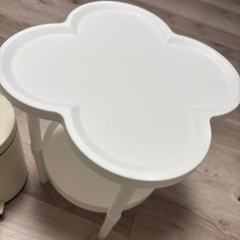 セット売り　ペダル式ダストボックス（ゴミ箱）ホワイトミニテーブル（サイドテーブル）の画像