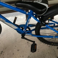 赤色3500円決まりました（赤色後輪タイヤ内ゴムチューブ無し）青色4000円 マウンテンバイク　自転車　子供　中古の画像