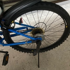 赤色3500円決まりました（赤色後輪タイヤ内ゴムチューブ無し）青色4000円 マウンテンバイク　自転車　子供　中古の画像