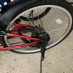 赤色3500円決まりました（赤色後輪タイヤ内ゴムチューブ無し）青色4000円 マウンテンバイク　自転車　子供　中古の画像