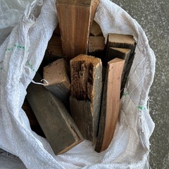 廃材、薪、キャンプ
の画像