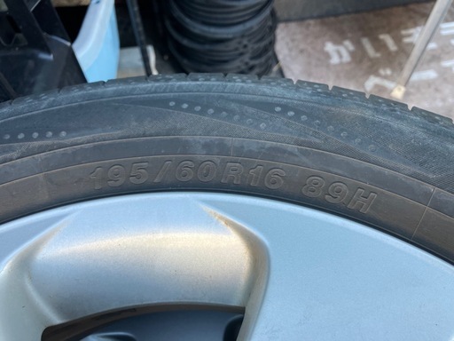 セレナ　タイヤ　195/60R15 お値引き