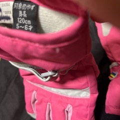 アウター130センチと雪用グローブの画像