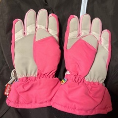 アウター130センチと雪用グローブの画像