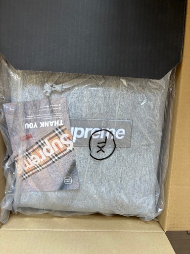 supreme パーカー