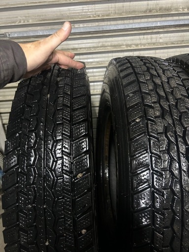 トラック　タイヤ　16インチ　7.00r16  205/85/16 205/80/16