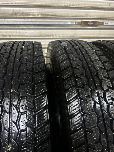 トラック　タイヤ　16インチ　7.00r16  205/85/16 205/80/16