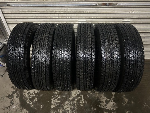 トラック　タイヤ　16インチ　7.00r16  205/85/16 205/80/16