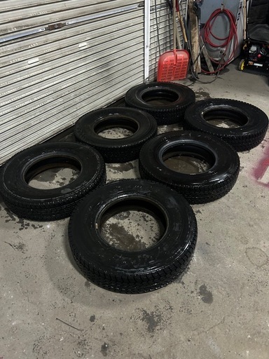 トラック　タイヤ　16インチ　7.00r16  205/85/16 205/80/16