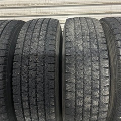 195/80/15 195/80R15 キャラバン　ハイエース　スタッドレスタイヤの画像
