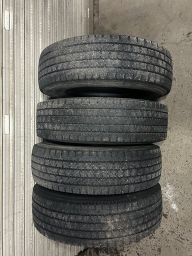 195/80/15 195/80R15 キャラバン　ハイエース　スタッドレスタイヤ