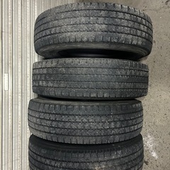 195/80/15 195/80R15 キャラバン　ハイエース　スタッドレスタイヤの画像