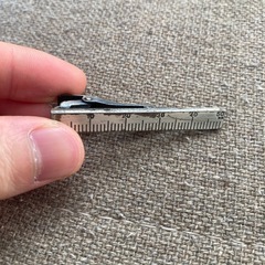 ネクタイピン スケールの画像