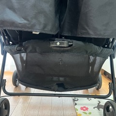 JOIEの双子用ベビーカーの画像