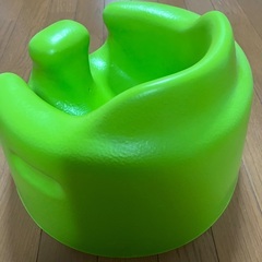 Bumbo バンボ ベビーソファ グリーン　テーブル付きの画像