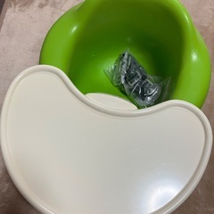Bumbo バンボ ベビーソファ グリーン　テーブル付きの画像