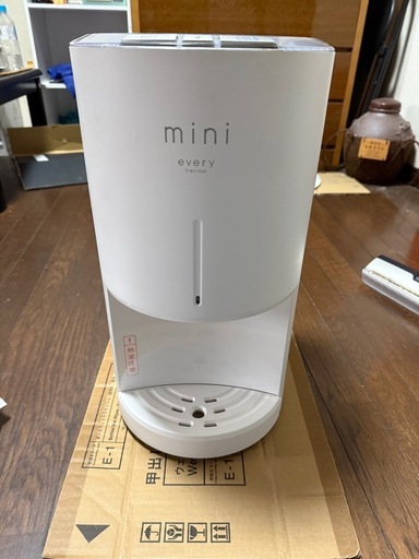 【早い者勝ち】　卓上型ウォーターサーバー　
