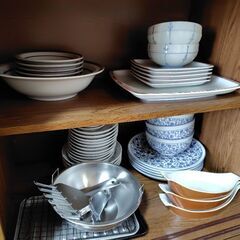 【松戸市日暮】食器棚、食器処分しますの画像