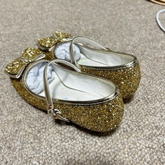 フォーマル　キラキラ　靴の画像