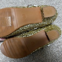 フォーマル　キラキラ　靴の画像