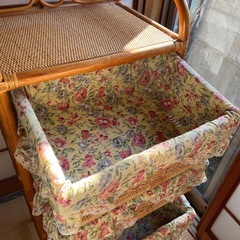ラタン籐製　5段チェスト引き出し花柄カバー付き 38✖️51高さ121の画像