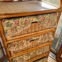 ラタン籐製　5段チェスト引き出し花柄カバー付き 38✖️51高さ121の画像