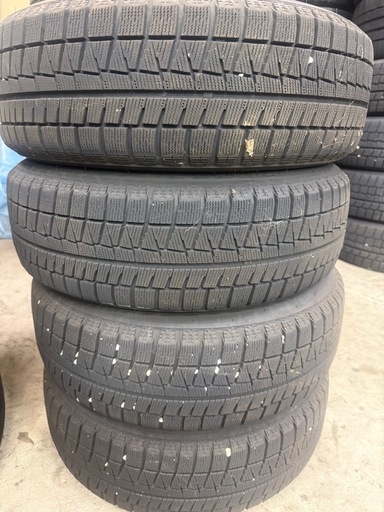 ブリヂストンスタッドレスタイヤ4本セット185/60-15 バリ溝 (のり