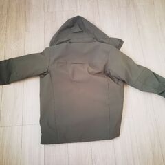 ユニクロ　ハイブリッドパーカ　Sサイズの画像