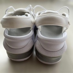 【美品】NIKEエアマックスココ サンダル　サミットホワイト22.5cmの画像