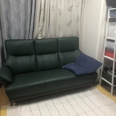 ニトリ3人掛けソファ、緑の画像
